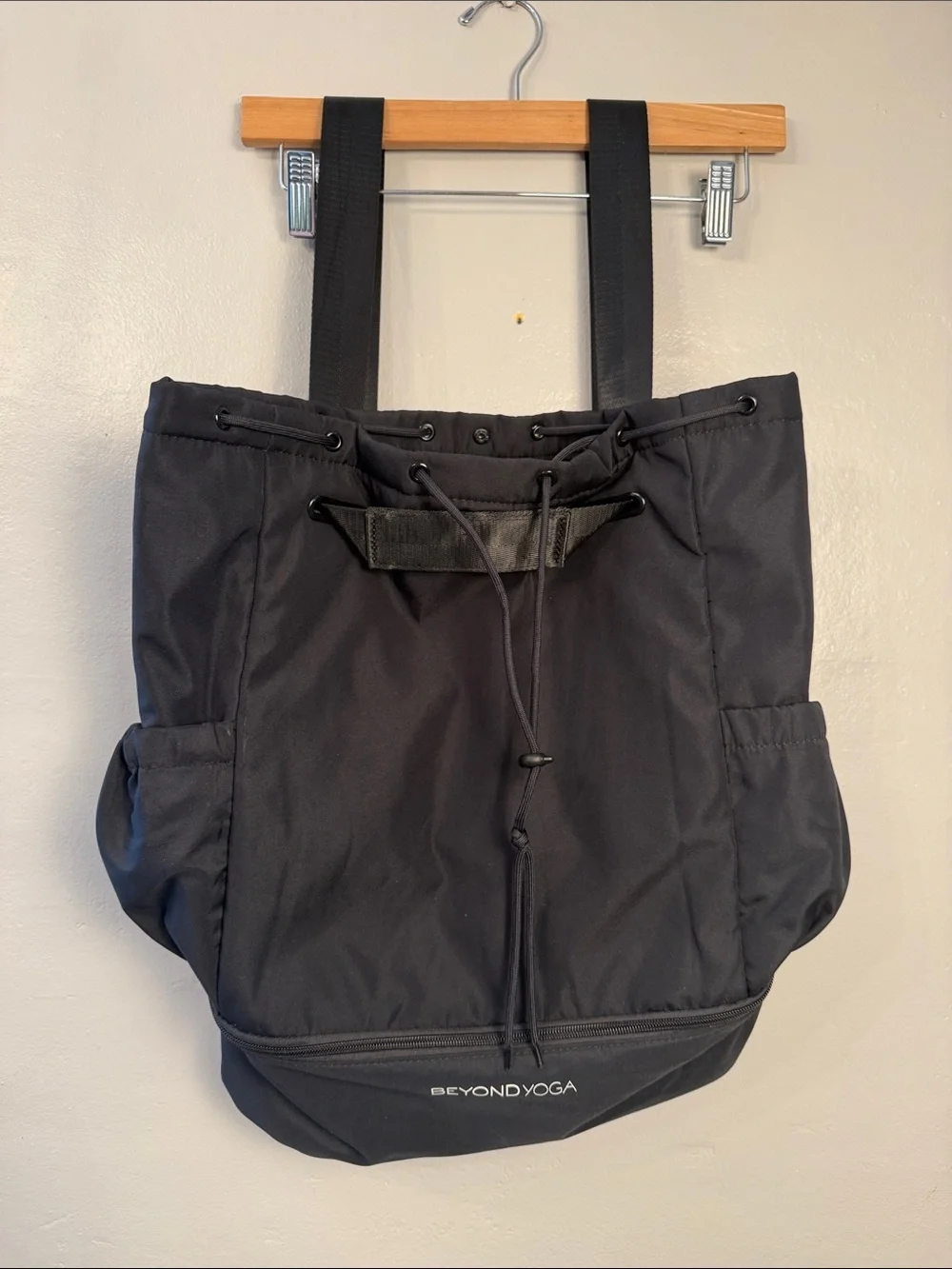 BEYOND YOGA Women's Black Convertible Gym Bag
